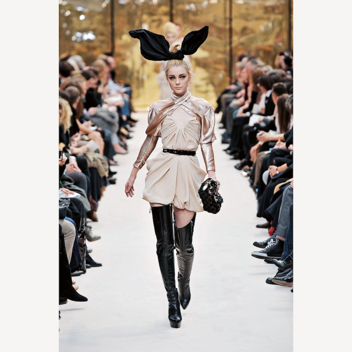 Louis Vuitton Catwalk: The Complete Fashion Collections : Rytter, Louise,  Ellison, Jo: : Libros