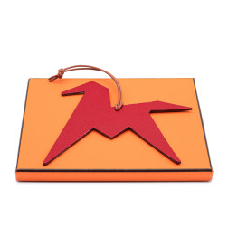 Hermes Charm en cuir Epsom rouge et étoupe representant un Cerf