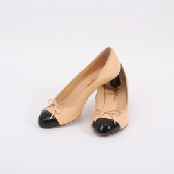 Zapatos bicolor en cuero y charol, talla 36