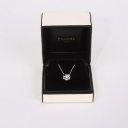 Anillo y colgante Camélia con diamantes